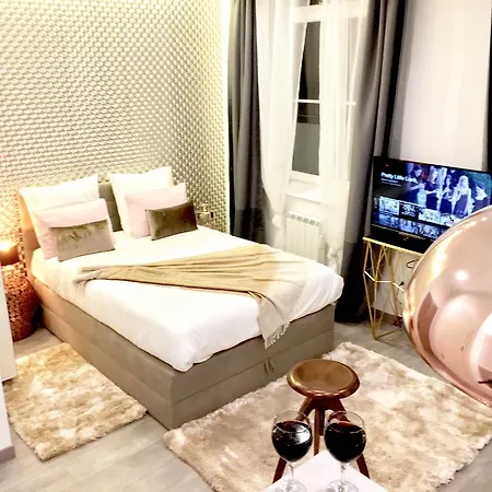 Apartment Midpoint By Life Renaissance *