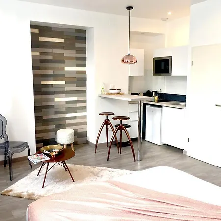 Midpoint By Life Renaissance Apartmán *