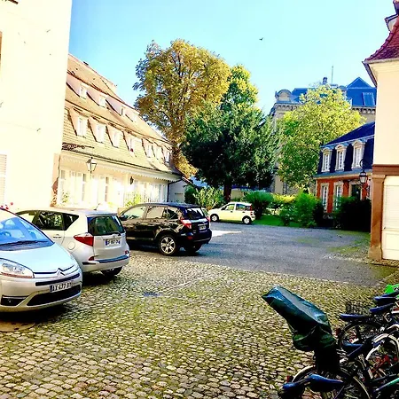 Midpoint By Life Renaissance Apartament