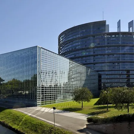 Apartment Midpoint By Life Renaissance