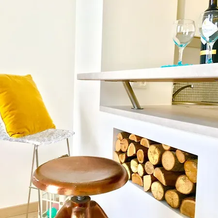 Apartment Midpoint By Life Renaissance *