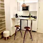 Midpoint By Life Renaissance Apartamento